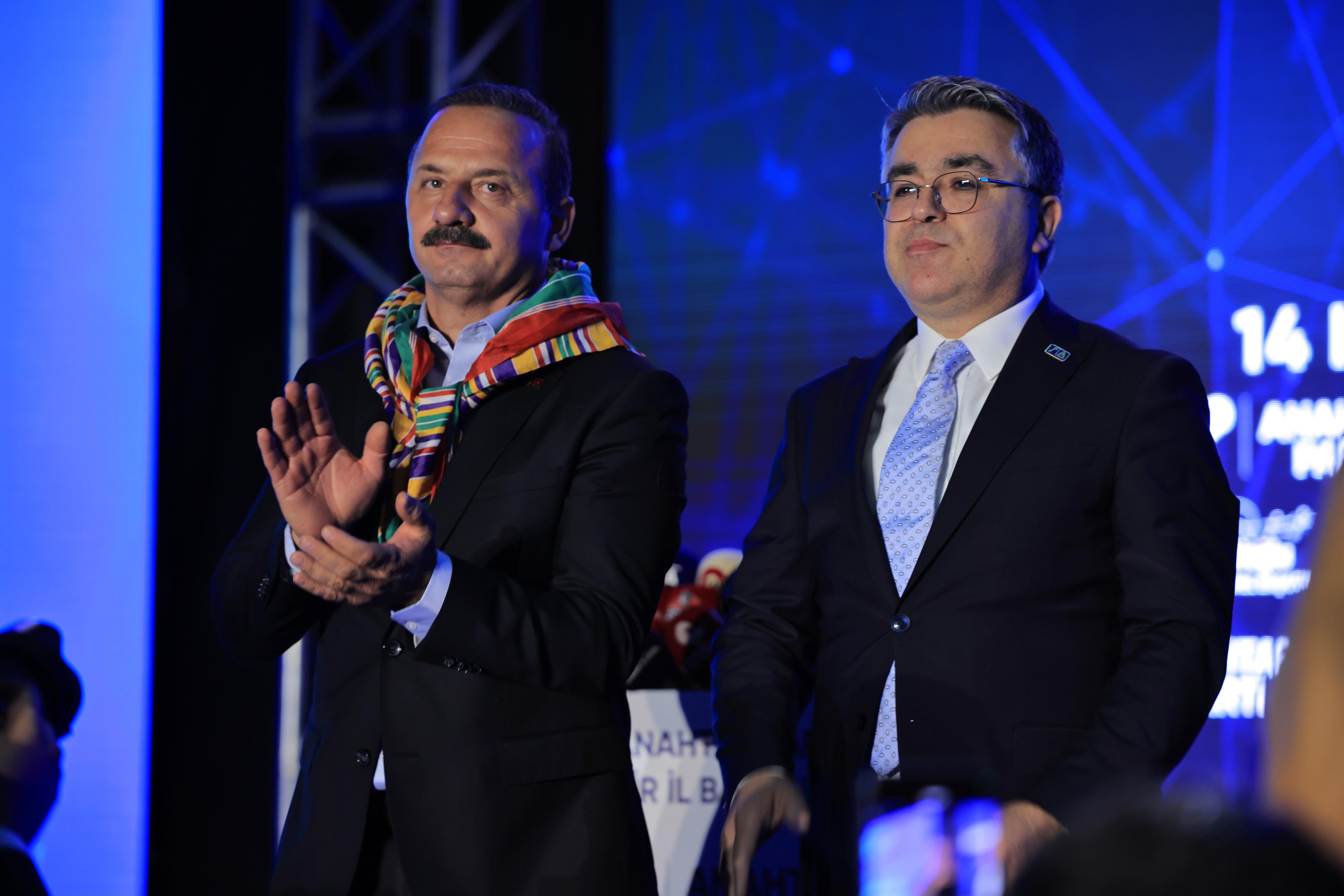 Yavuz Ağıralioğlu ve Hüseyin Çakır sahnede