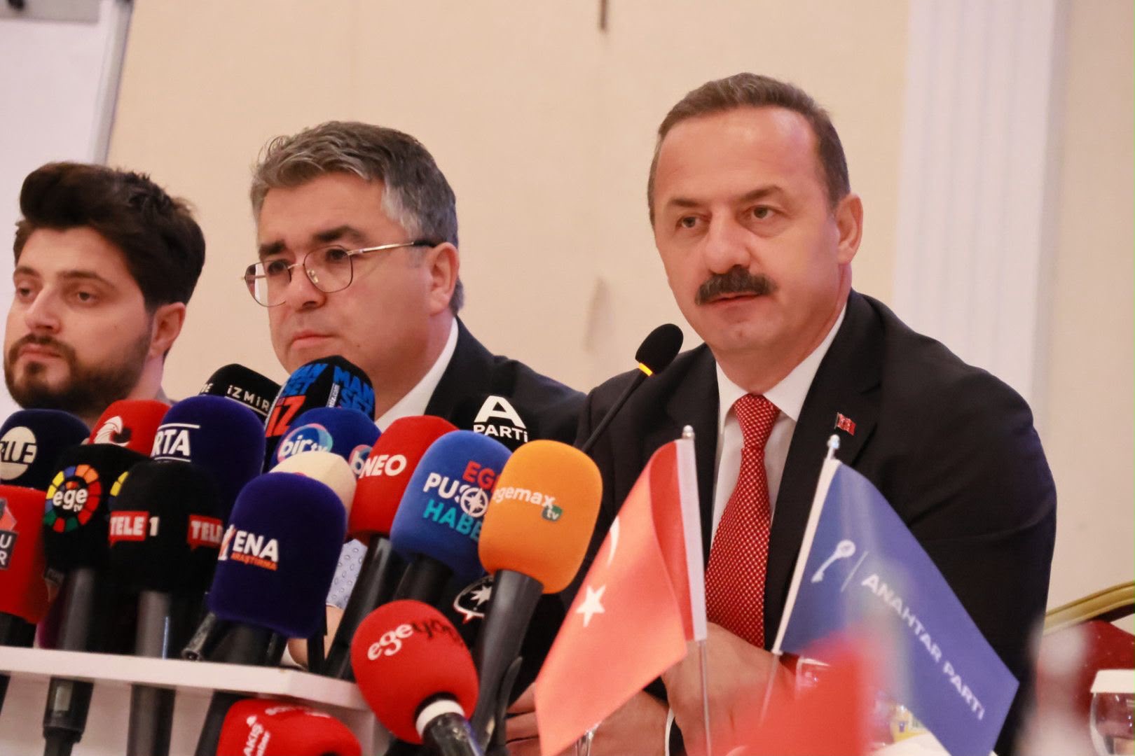 Yavuz Ağıralioğlu Basın Mensuplarıyla