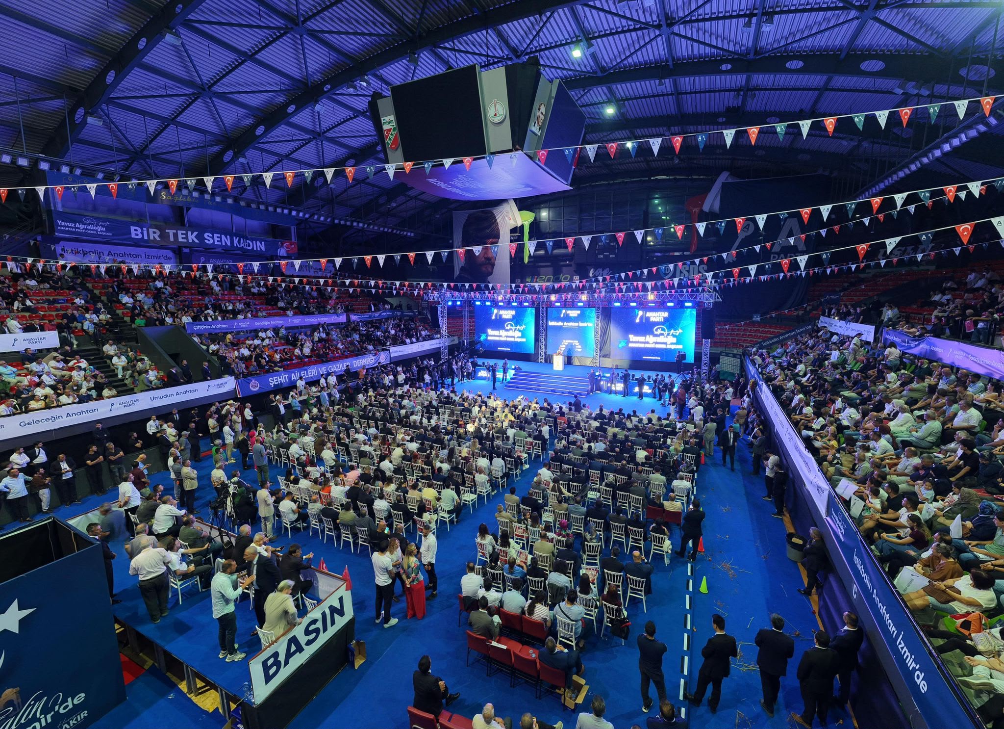 Karşıyaka Spor Salonu Genel Görünüm