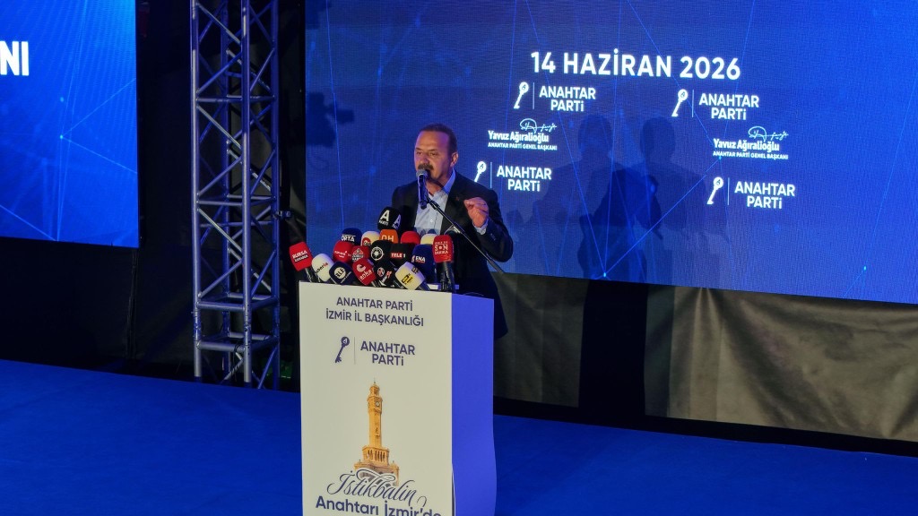 Yavuz Ağıralioğlu Kürsüde Konuşuyor