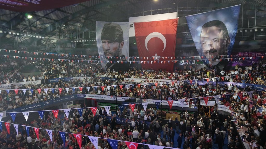 Salon Genel Görünüm — Atatürk Pankartı